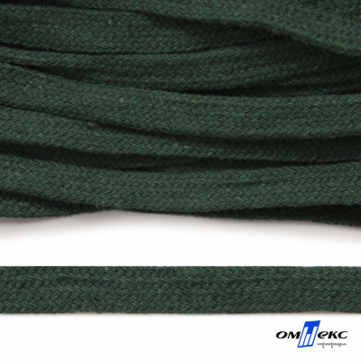Шнур плетеный d-8 мм плоский, 70% хлопок 30% полиэстер, уп.85+/-1 м, цв.1016-т.зеленый - купить в Шадринске. Цена: 742.50 руб.